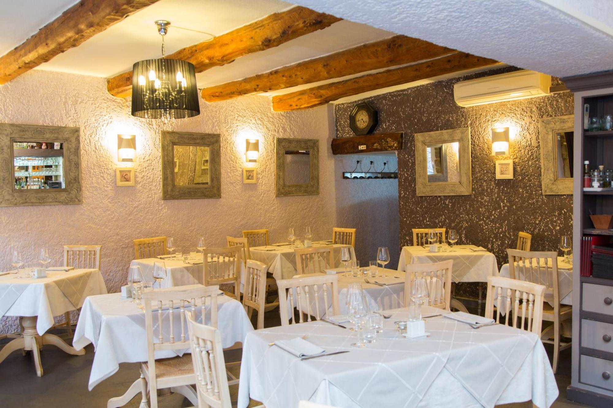 Logis Hotel Restaurant La Farigoule Sainte-Cécile-les-Vignes Buitenkant foto