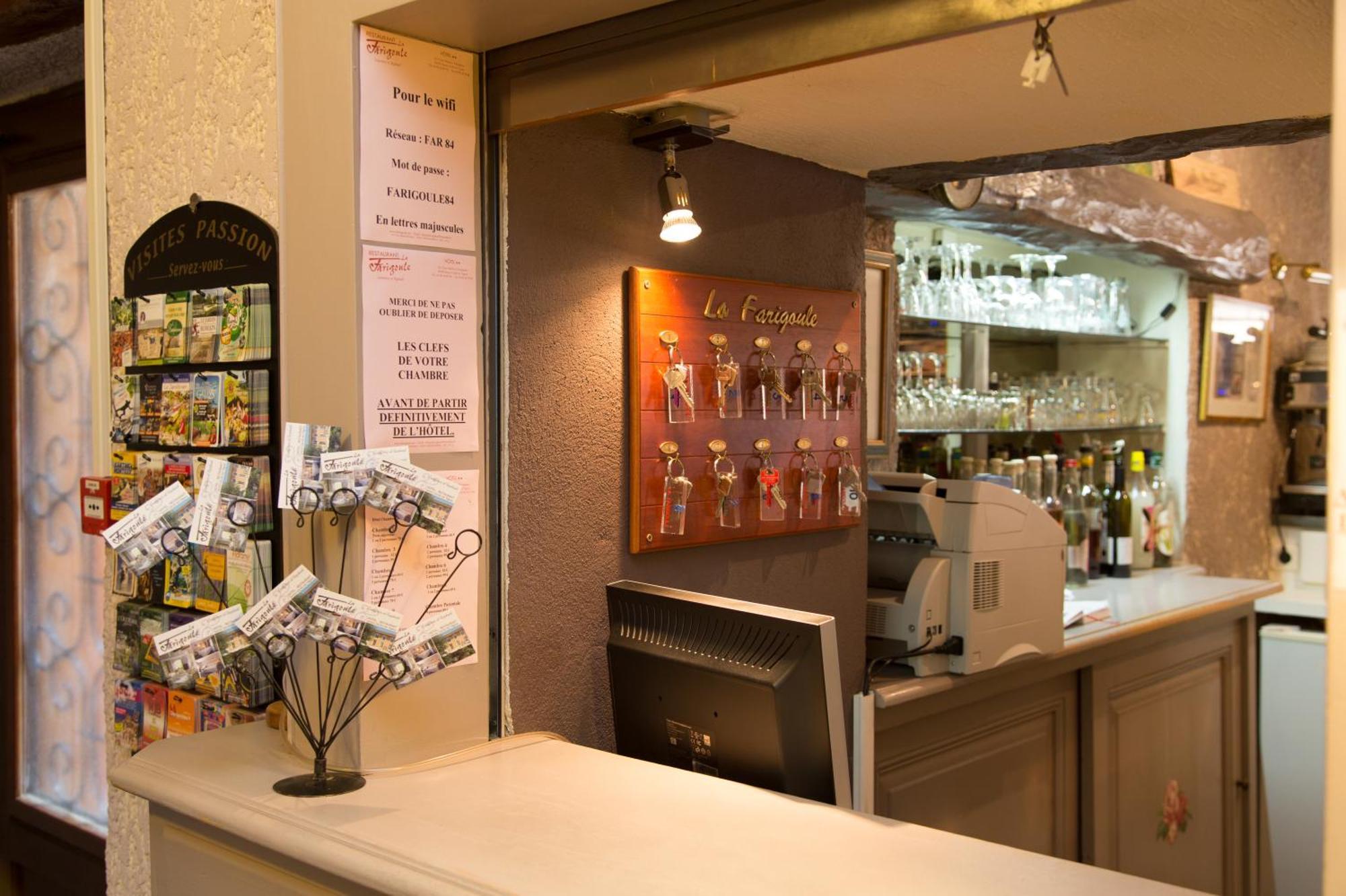 Logis Hotel Restaurant La Farigoule Sainte-Cécile-les-Vignes Buitenkant foto