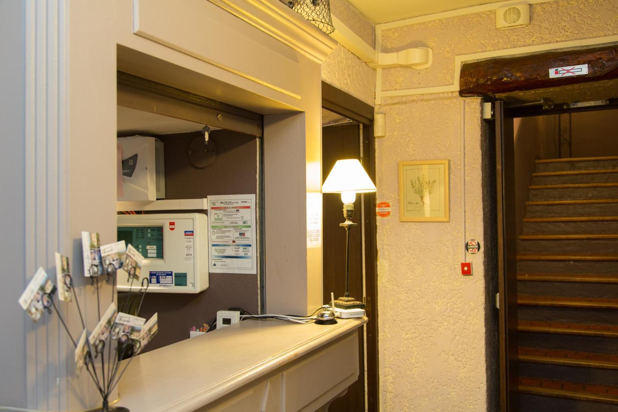 Logis Hotel Restaurant La Farigoule Sainte-Cécile-les-Vignes Buitenkant foto