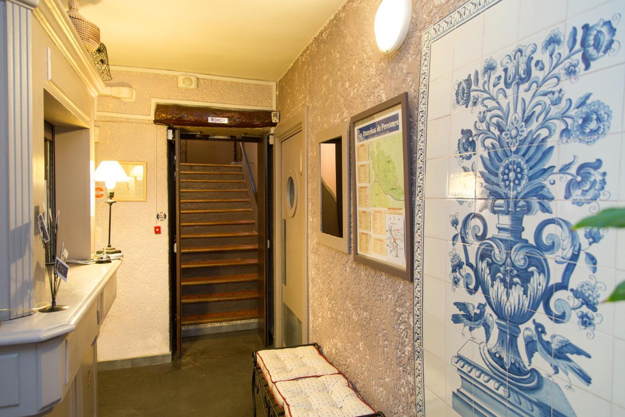Logis Hotel Restaurant La Farigoule Sainte-Cécile-les-Vignes Buitenkant foto
