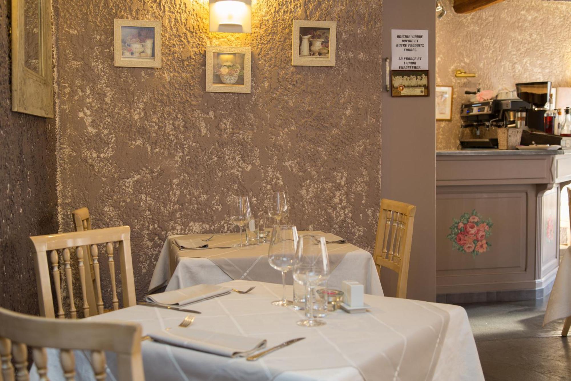 Logis Hotel Restaurant La Farigoule Sainte-Cécile-les-Vignes Buitenkant foto
