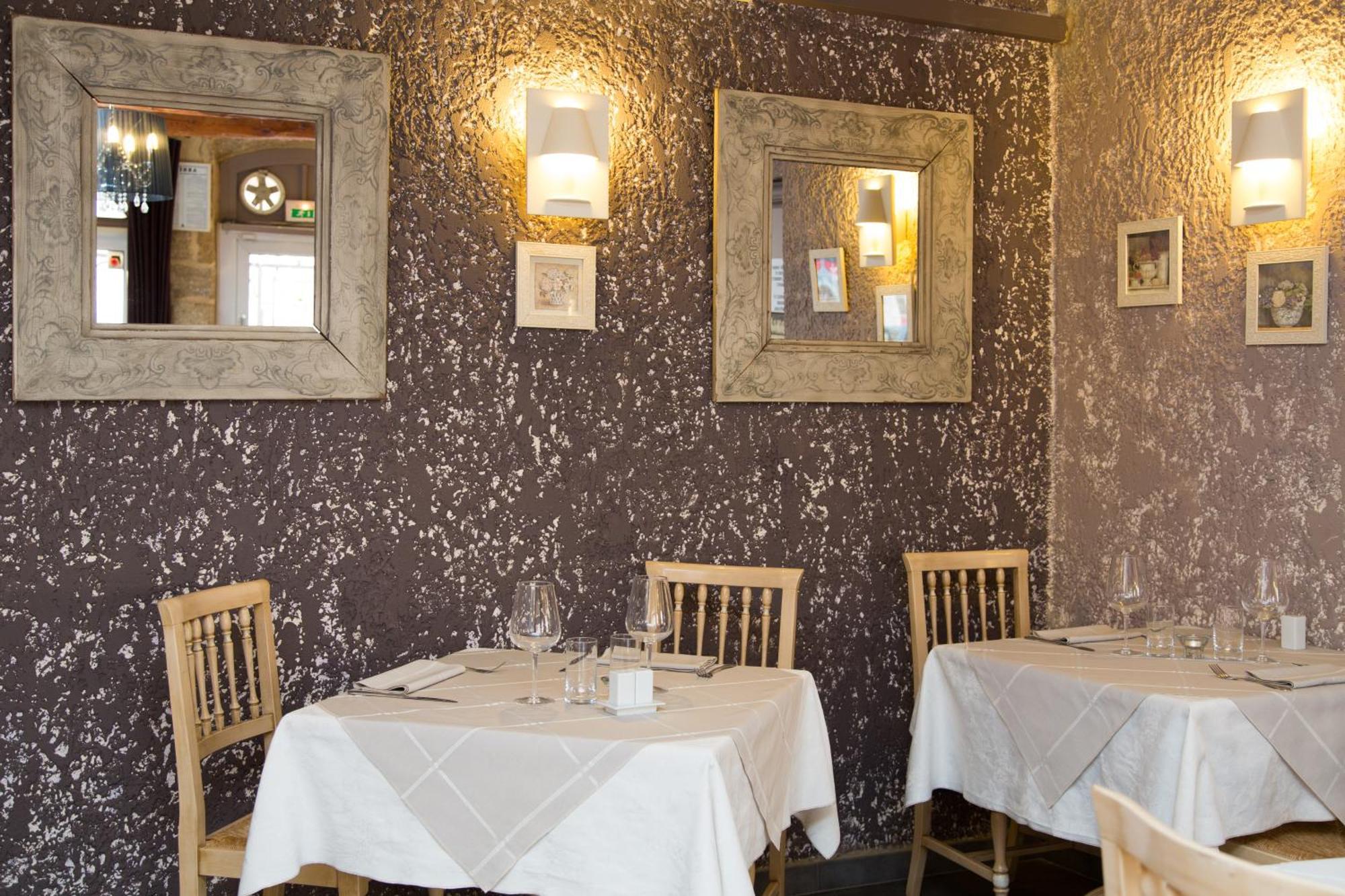 Logis Hotel Restaurant La Farigoule Sainte-Cécile-les-Vignes Buitenkant foto