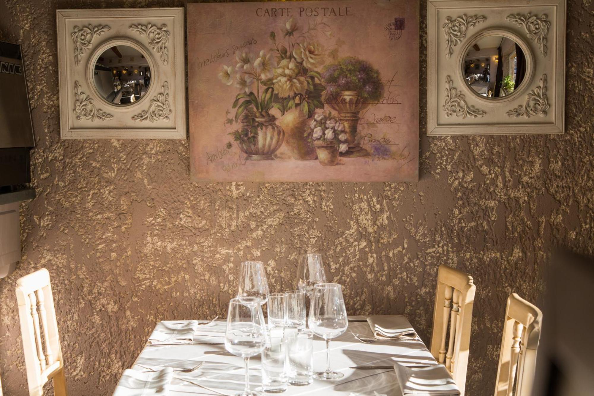 Logis Hotel Restaurant La Farigoule Sainte-Cécile-les-Vignes Buitenkant foto