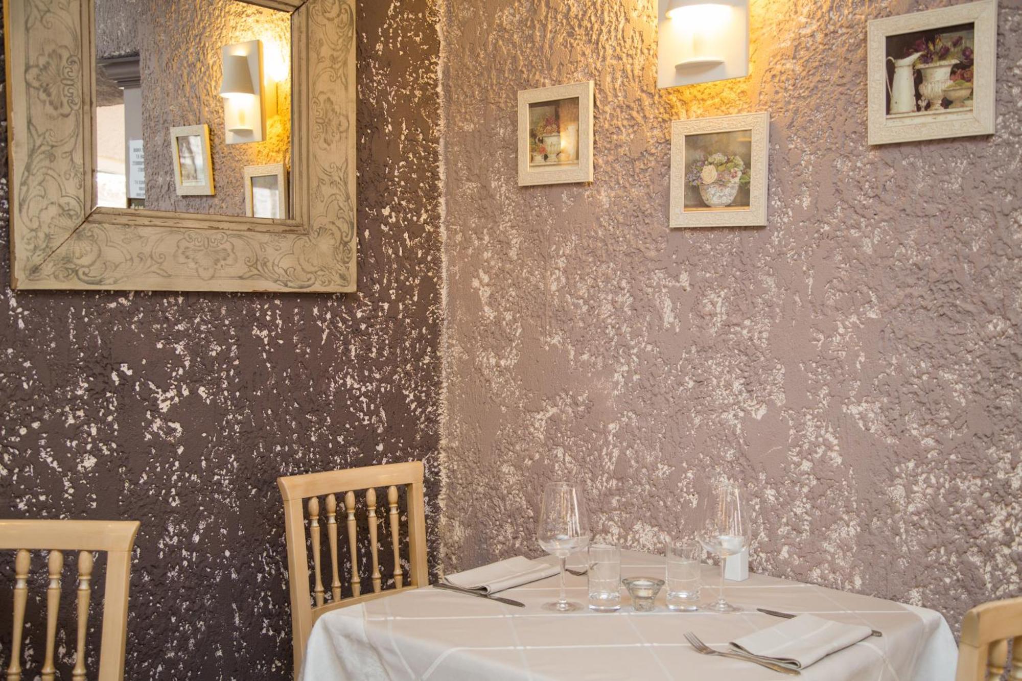 Logis Hotel Restaurant La Farigoule Sainte-Cécile-les-Vignes Buitenkant foto