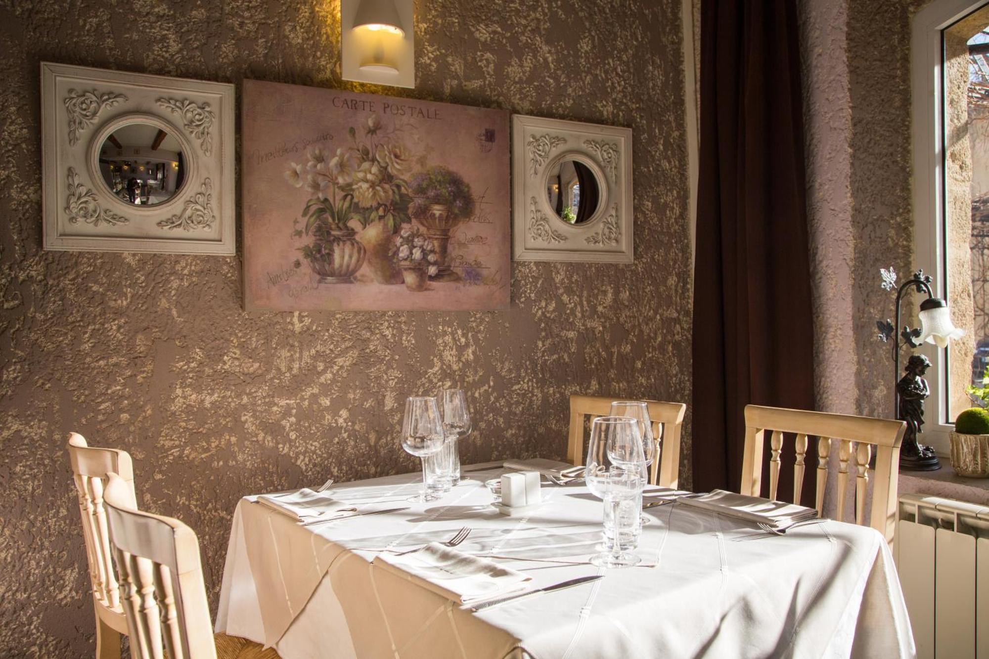 Logis Hotel Restaurant La Farigoule Sainte-Cécile-les-Vignes Buitenkant foto