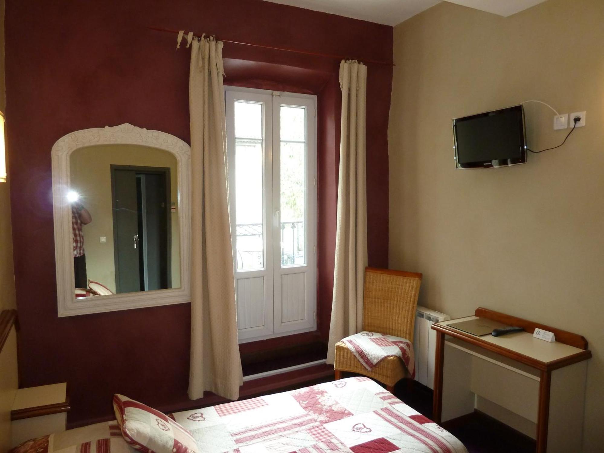 Logis Hotel Restaurant La Farigoule Sainte-Cécile-les-Vignes Buitenkant foto