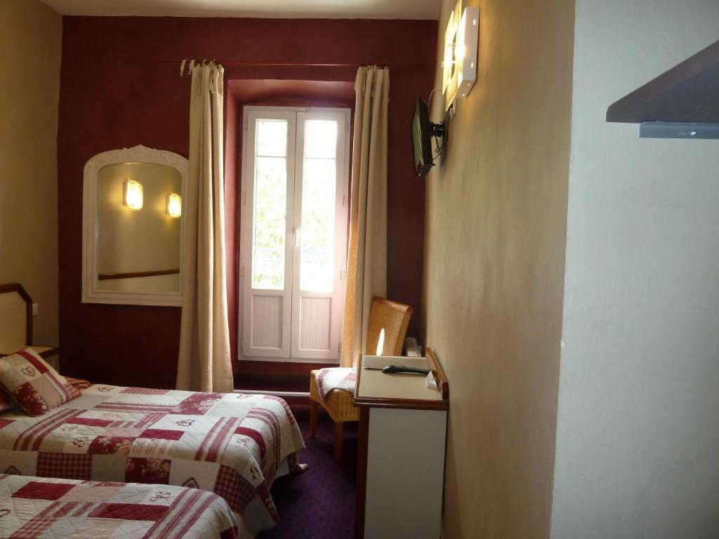 Logis Hotel Restaurant La Farigoule Sainte-Cécile-les-Vignes Kamer foto