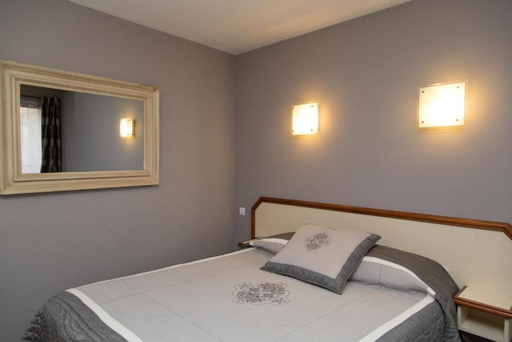 Logis Hotel Restaurant La Farigoule Sainte-Cécile-les-Vignes Kamer foto
