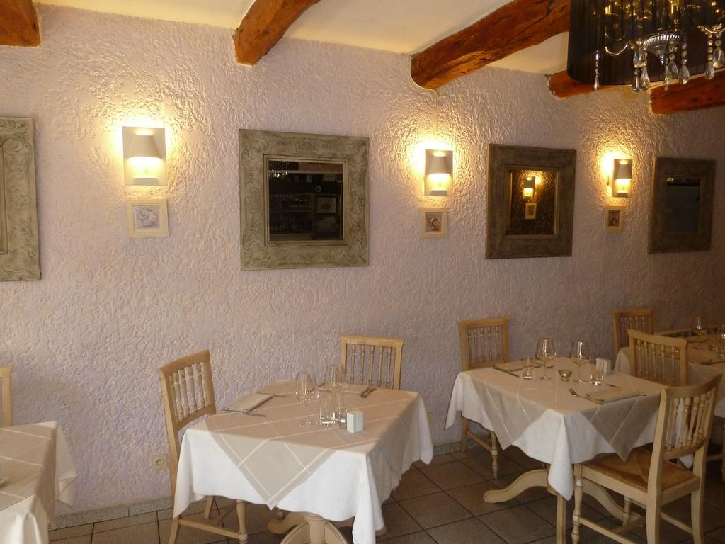 Logis Hotel Restaurant La Farigoule Sainte-Cécile-les-Vignes Buitenkant foto