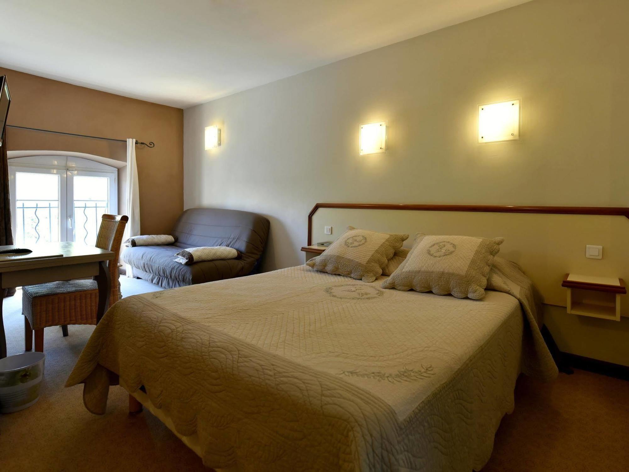 Logis Hotel Restaurant La Farigoule Sainte-Cécile-les-Vignes Buitenkant foto
