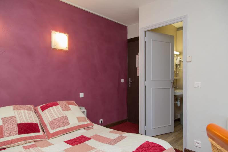 Logis Hotel Restaurant La Farigoule Sainte-Cécile-les-Vignes Buitenkant foto