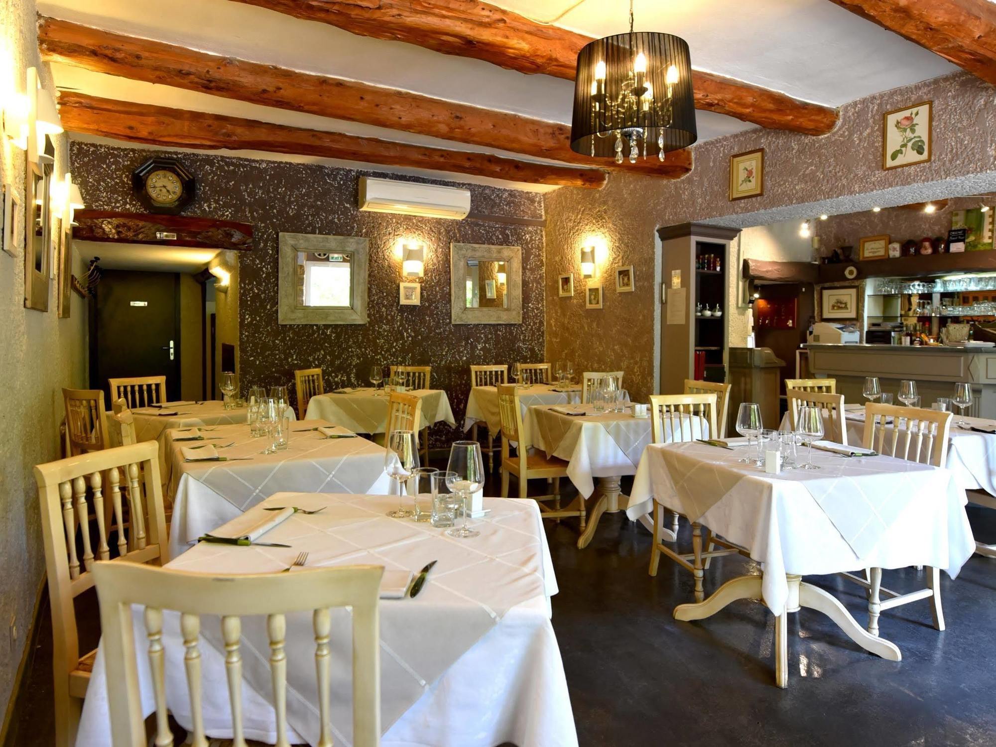 Logis Hotel Restaurant La Farigoule Sainte-Cécile-les-Vignes Buitenkant foto