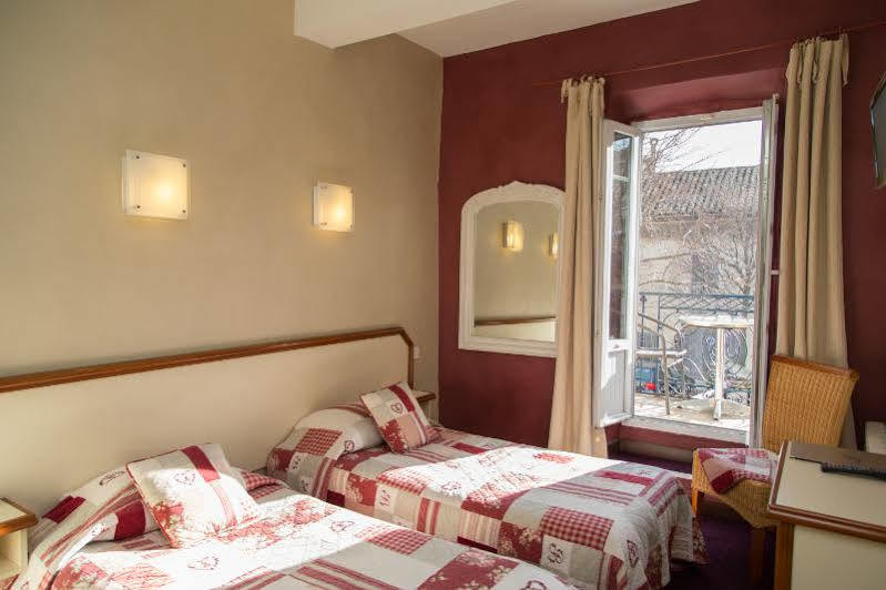 Logis Hotel Restaurant La Farigoule Sainte-Cécile-les-Vignes Buitenkant foto