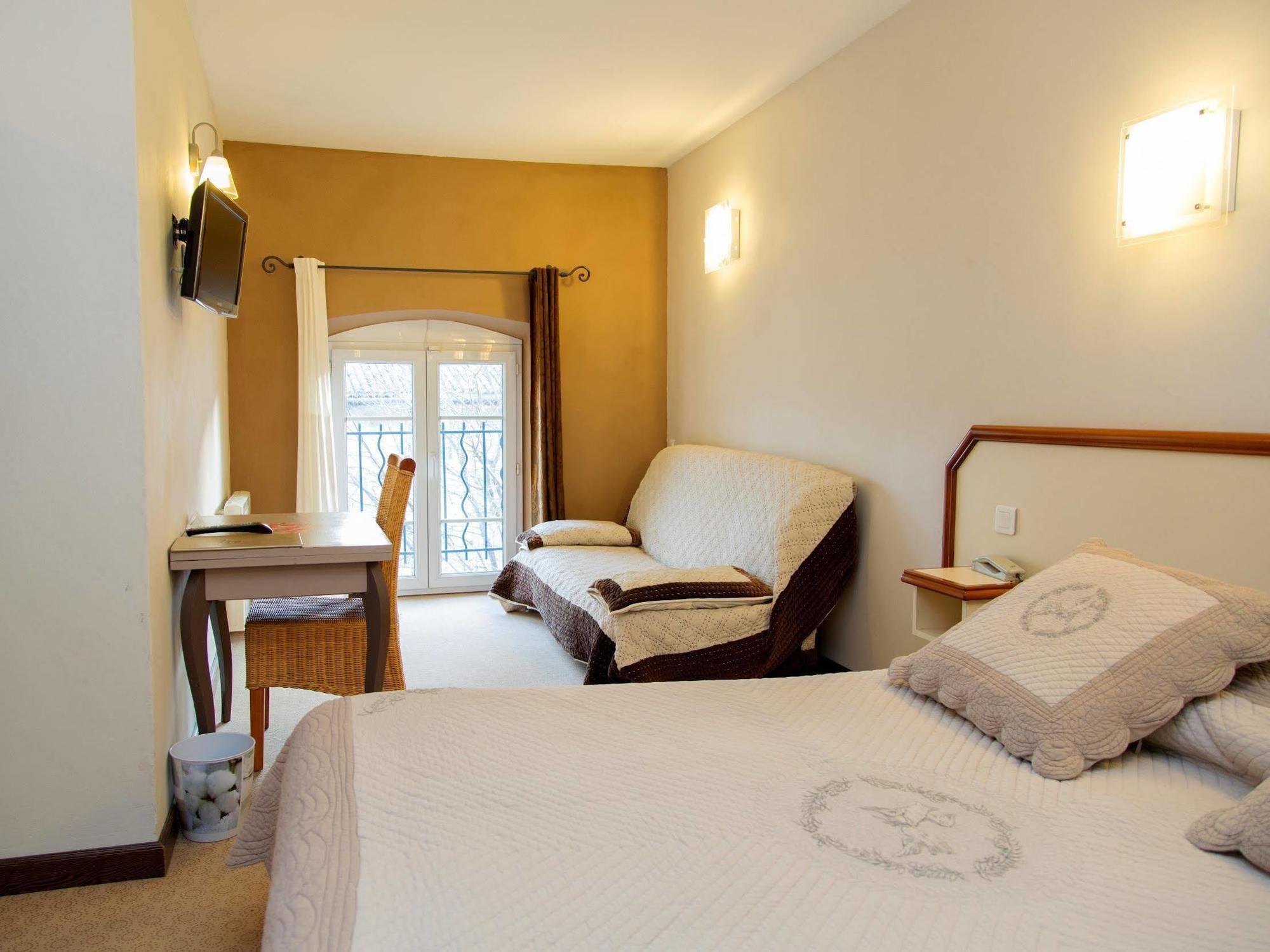 Logis Hotel Restaurant La Farigoule Sainte-Cécile-les-Vignes Buitenkant foto