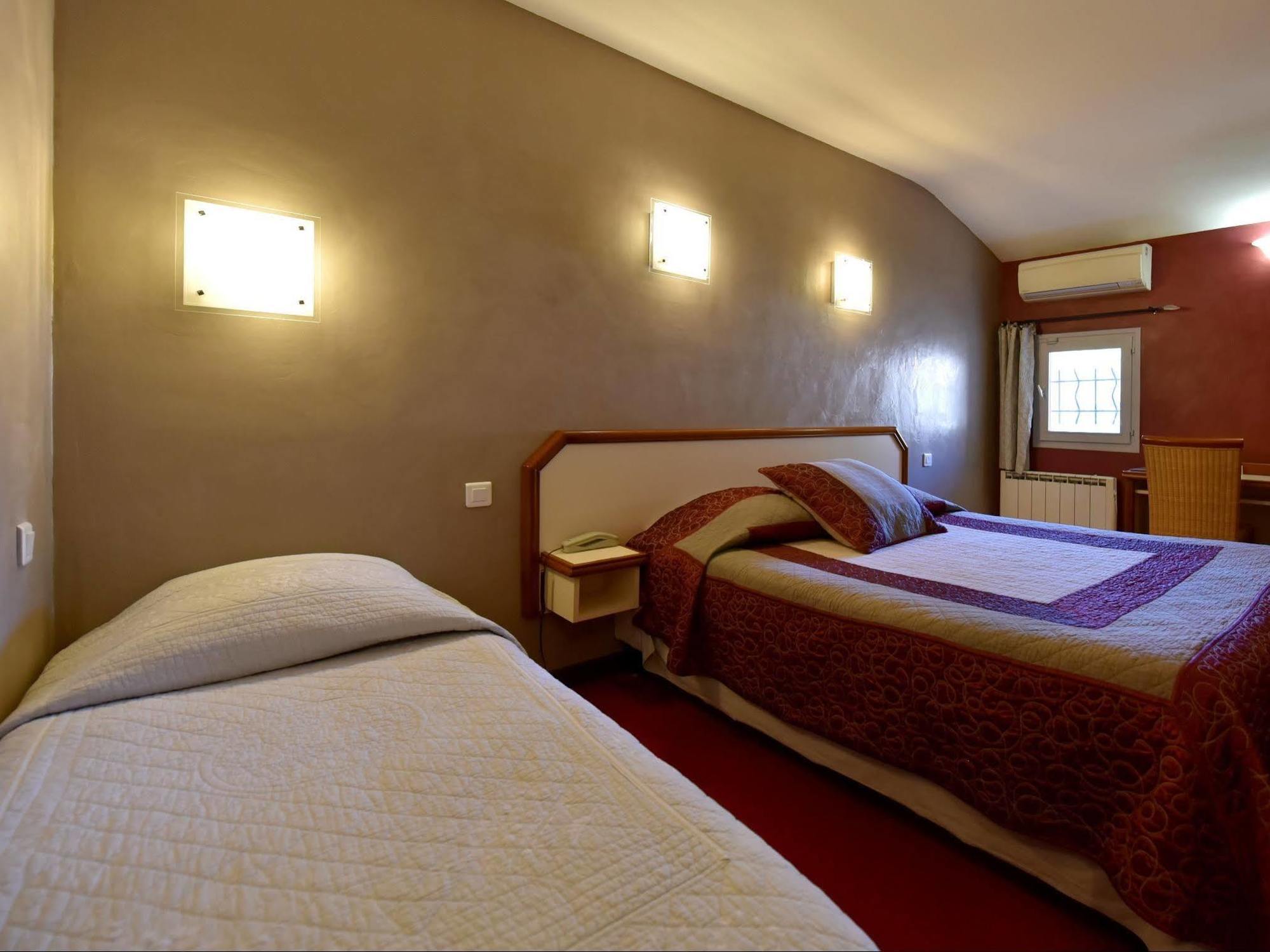 Logis Hotel Restaurant La Farigoule Sainte-Cécile-les-Vignes Buitenkant foto